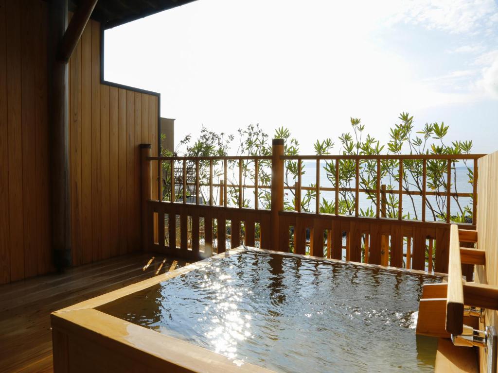 Hot tub