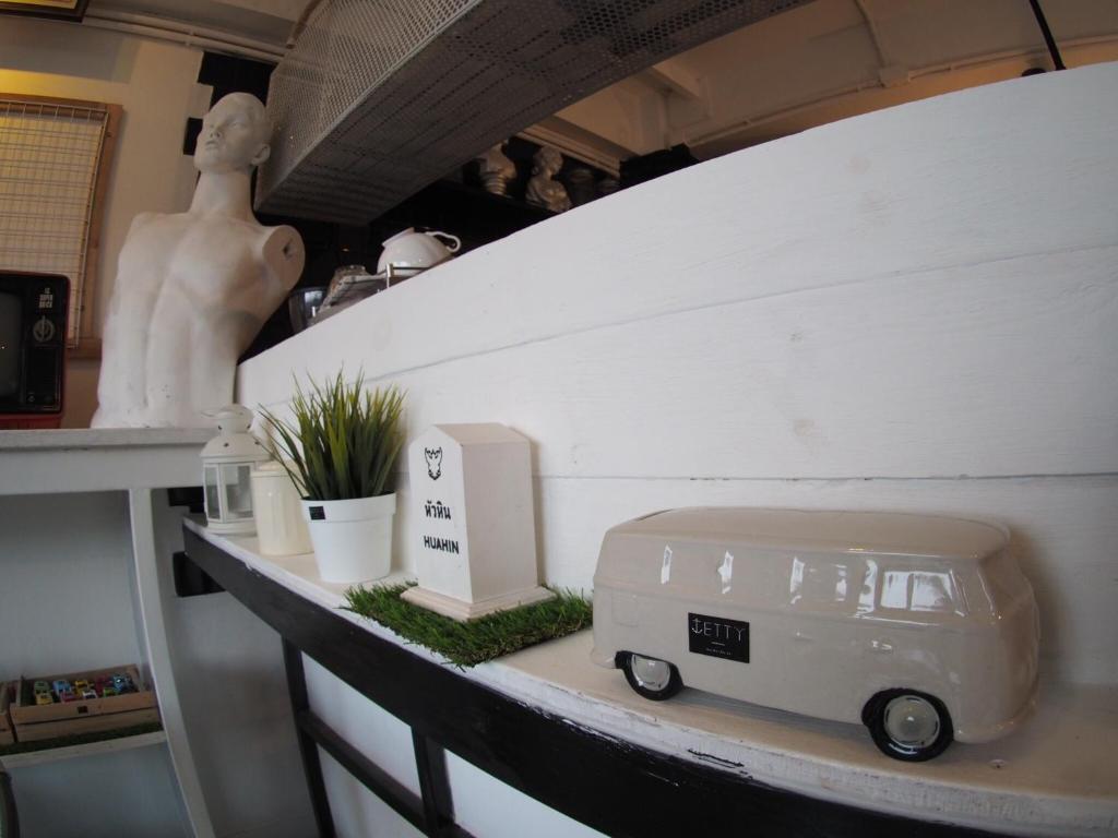 Shared lounge/TV area