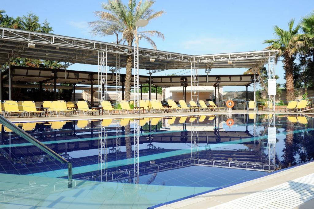 Avalon Airport Hotel Thessaloniki 전경