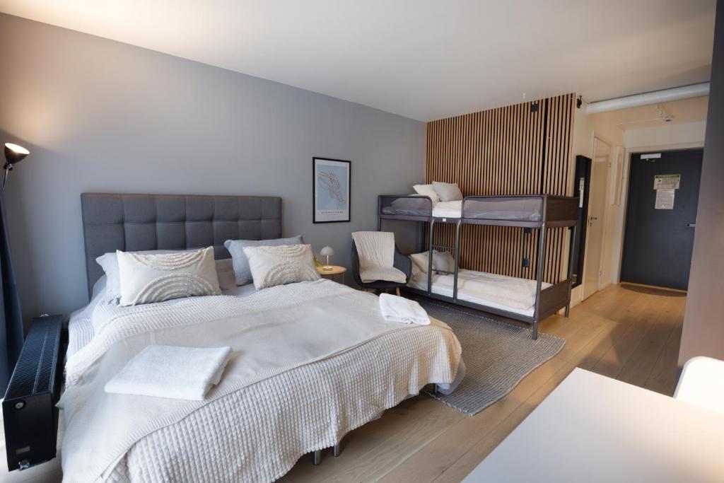 Guestroom, HOOM Home & Hotel Jarfalla in Järfälla