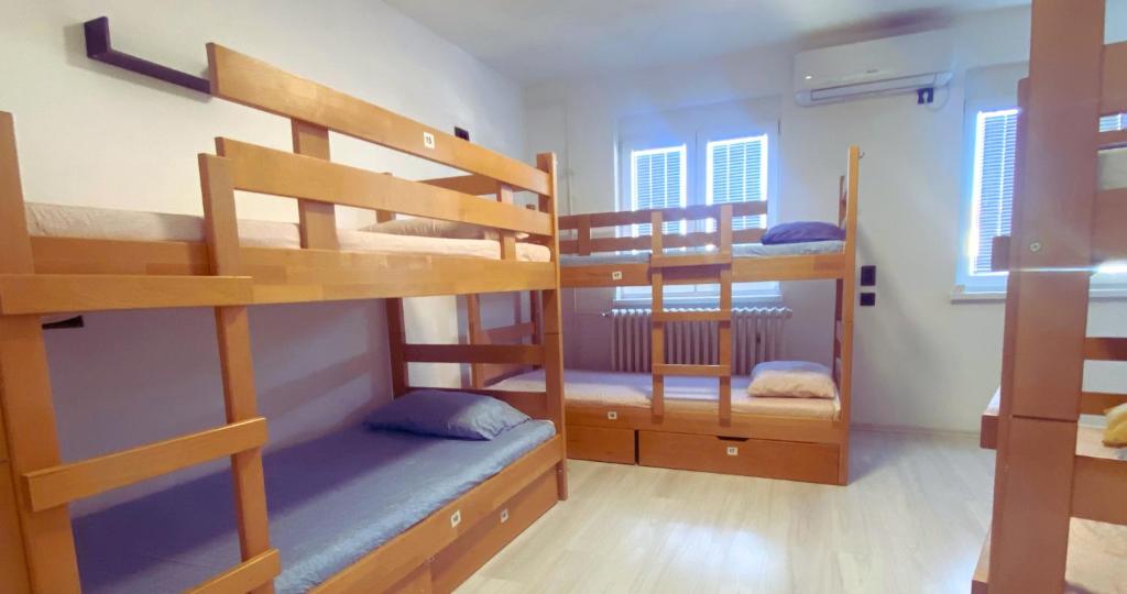 Lierra Downtown Hostel - 4