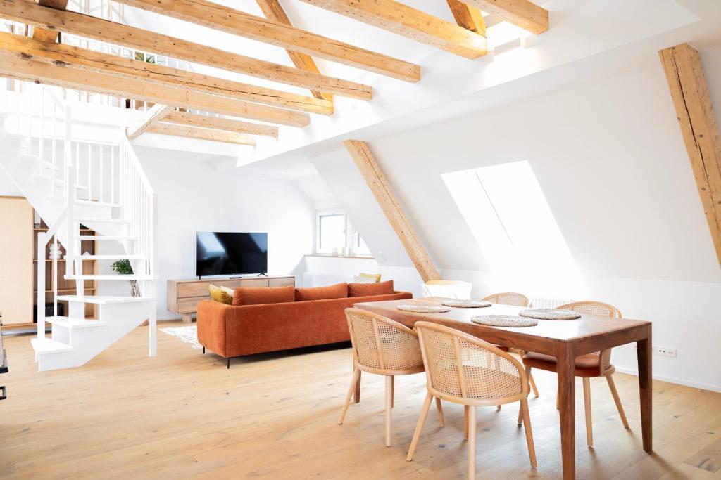 Modernes Maisonette-Apartment mit Terrasse I Augsburg City - 1