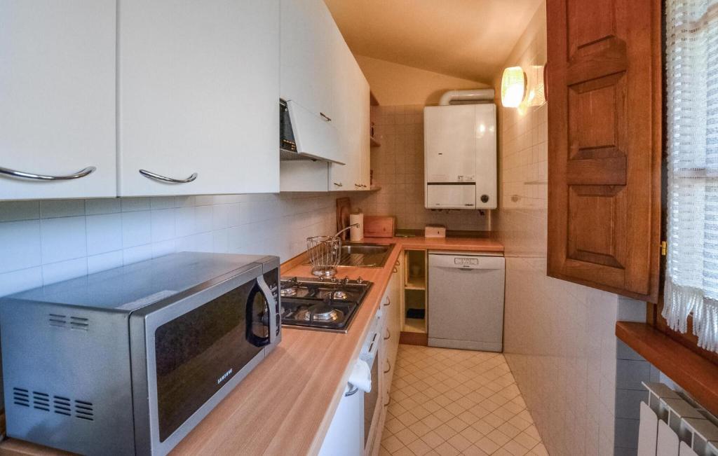 3 Bedroom Pet Friendly Home In Arezzo - 4