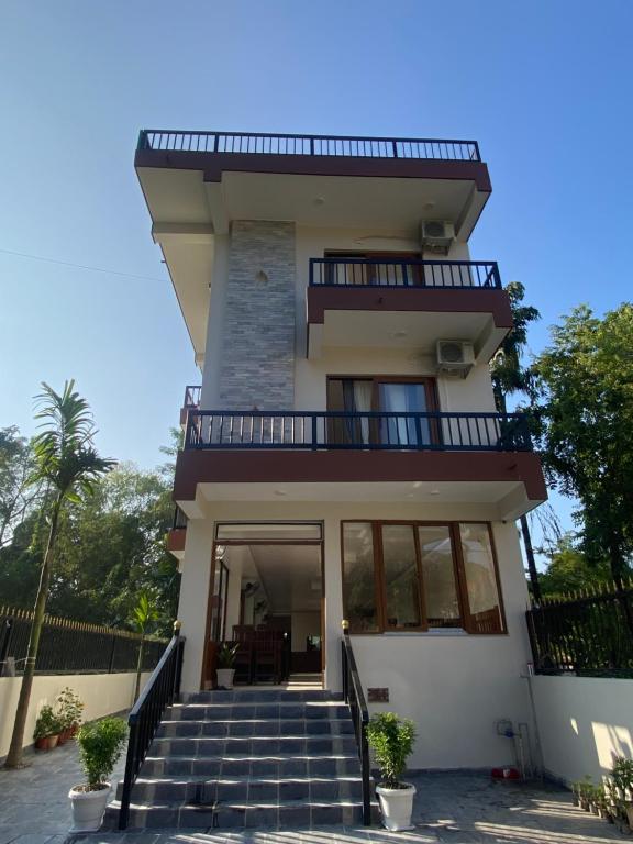 Tiffin Home and Restaurant — Sauraha (4)