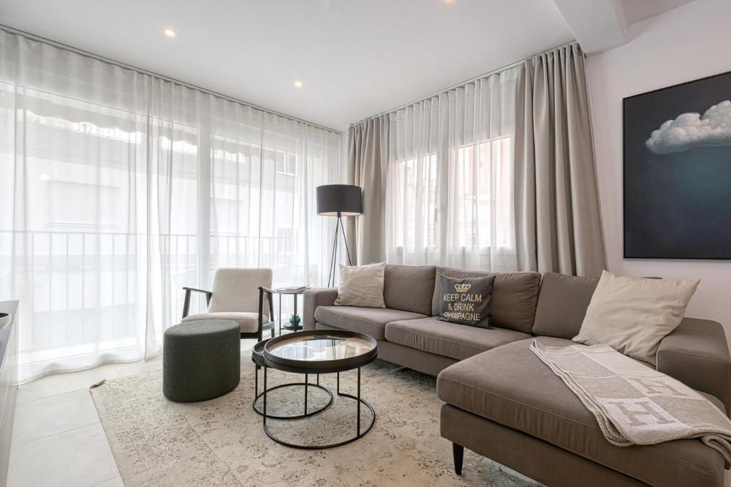 022 Stylish & Modern Fuengirola Apt, Near Beach - 2