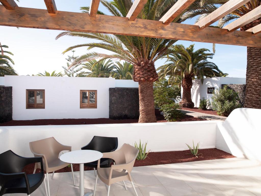 HL Rio Playa Blanca — Hotel building in Playa Blanca, Canary Islands