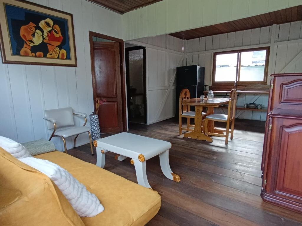 Downtown cabin for families in Macas - 1