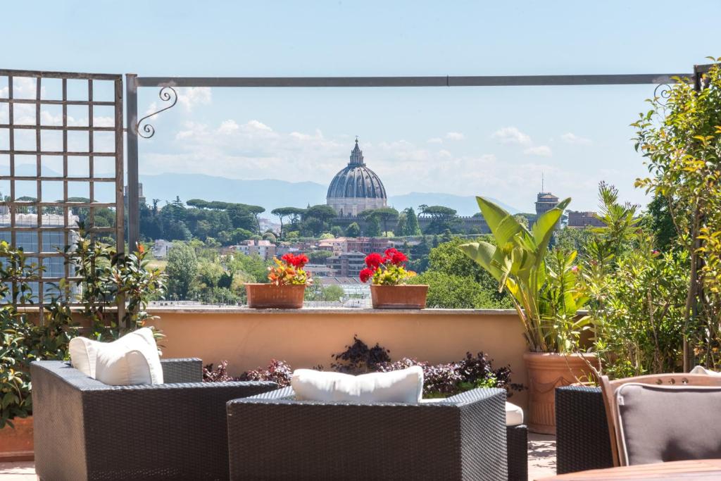 Vatican-Metro A Panoramic Penthouse with Jacuzzi - 1
