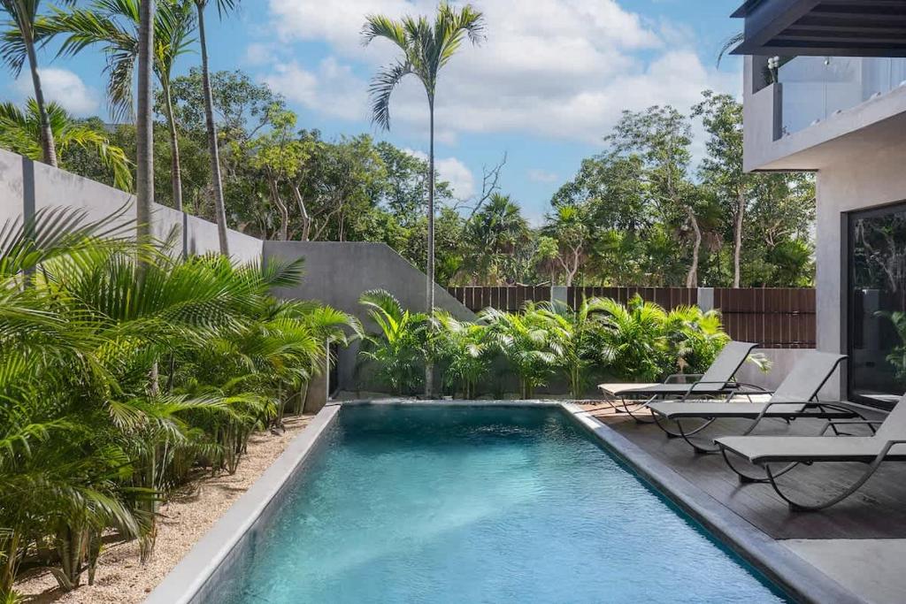 6BR Villa at Premium Location 24 h Security - 5