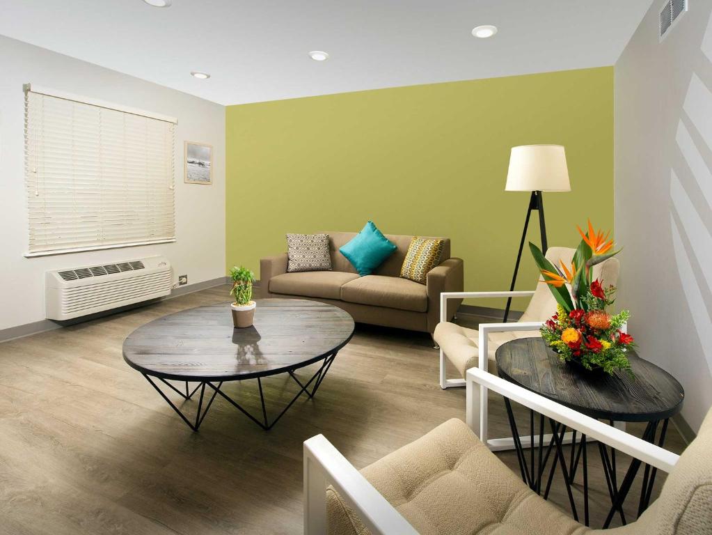 WoodSpring Suites Fargo North Near NDSU photo