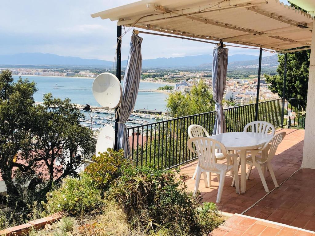 Apartamento Moderno en Roses con Aparcamiento Privado - ES-258-169 - 4
