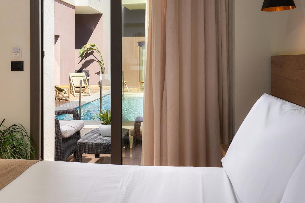 Dionisos Hotel — Hotel rooms in Malia