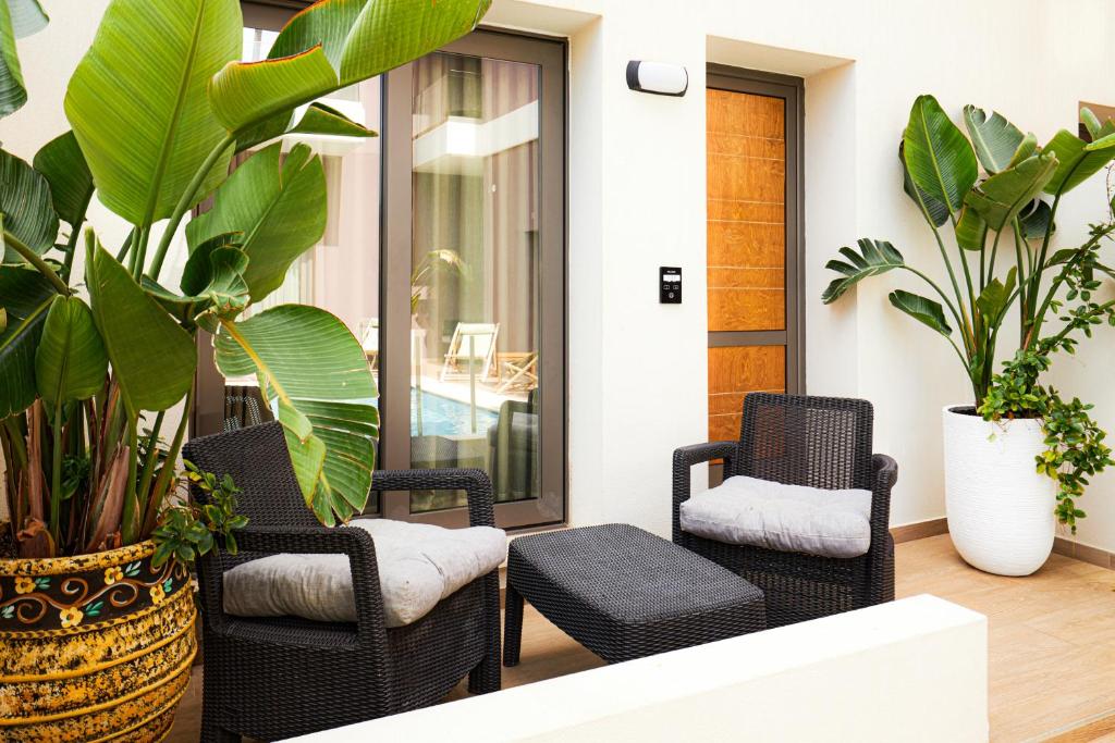 Dionisos Hotel — Hotel building in Malia