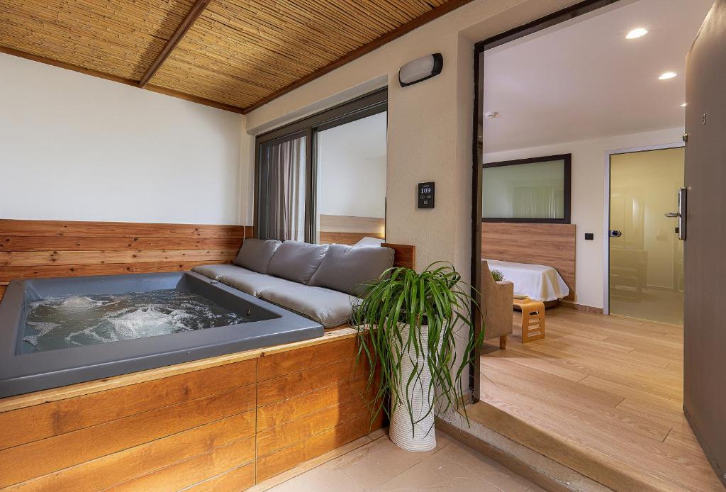 Dionisos Hotel — Hotel rooms in Malia
