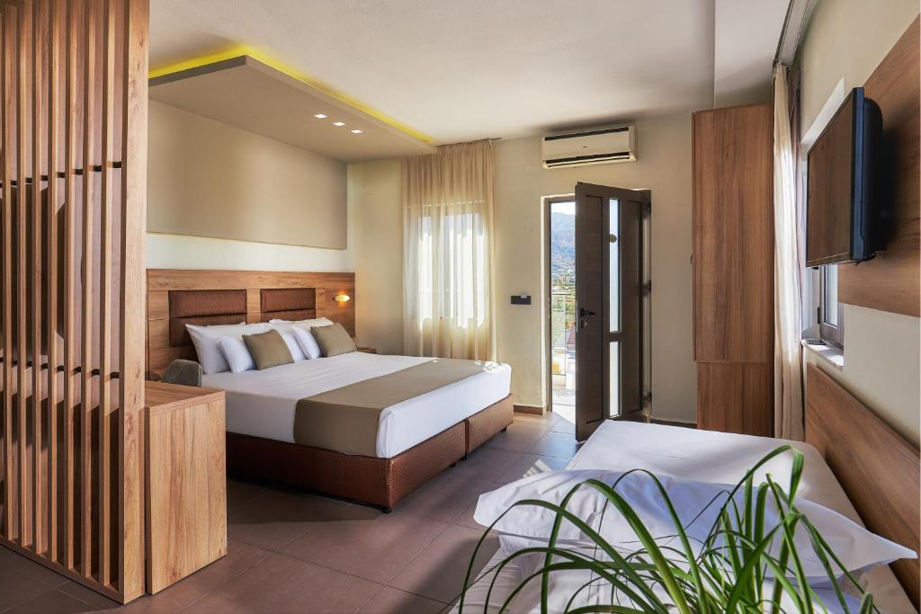 Dionisos Hotel — Hotel rooms in Malia