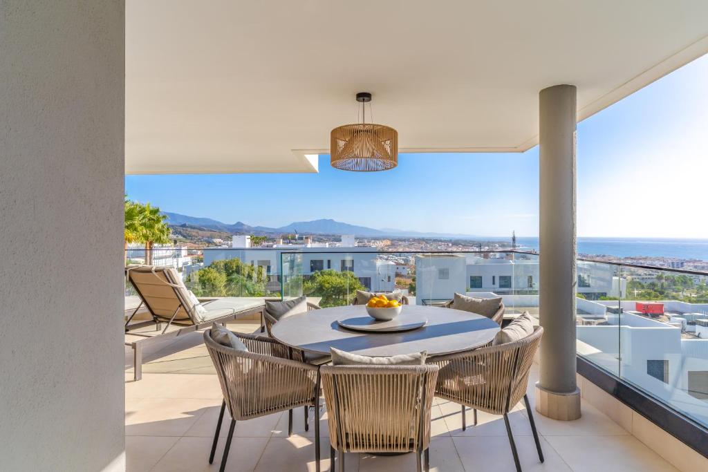 Modern 3 bedroom apartment with sea views - 2