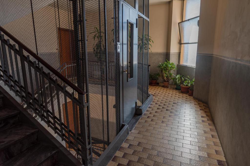 Modern Bright 2BR Penthouse Close to City Center - 2