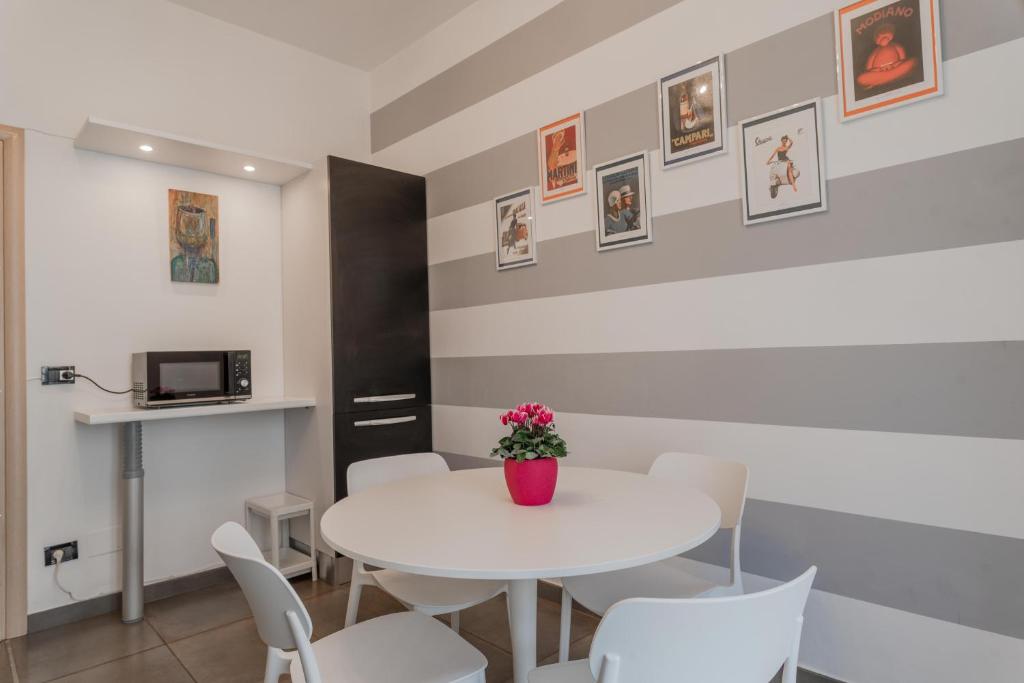Modern Bright 2BR Penthouse Close to City Center - 5
