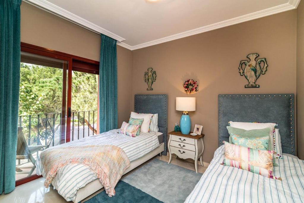 Luxury Beach Marbella Boutique Penthouse 2 bedrooms Pools Open 365 days - 5