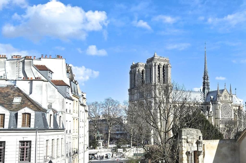 Charming Stay Near Notre Dame FDL with AC - 1