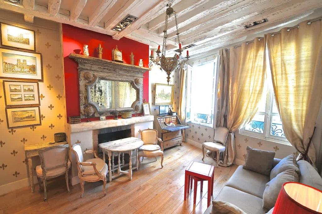 Charming Stay Near Notre Dame FDL with AC - 2