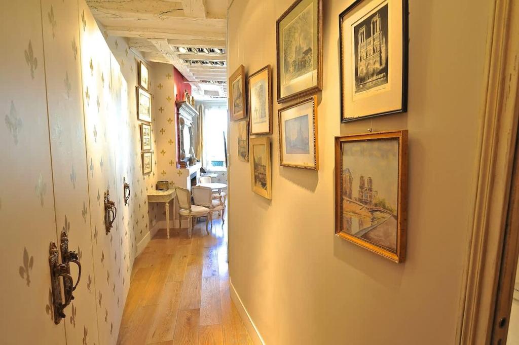 Charming Stay Near Notre Dame FDL with AC - 5