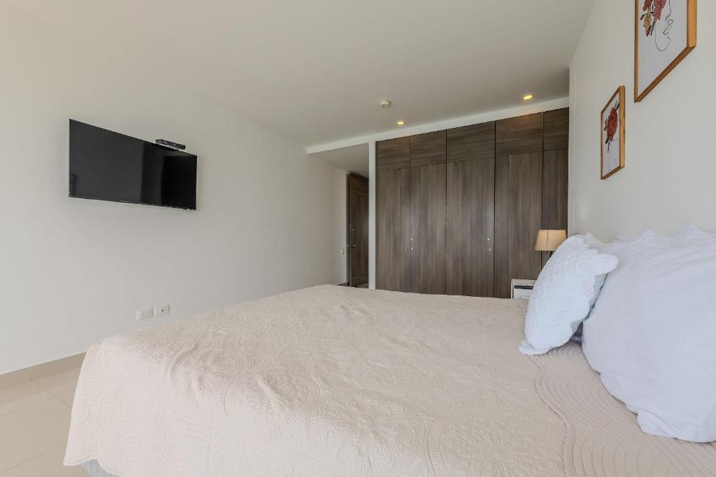 Beautiful 2 Bedroom Apt - 19th Floor Morros City - 5