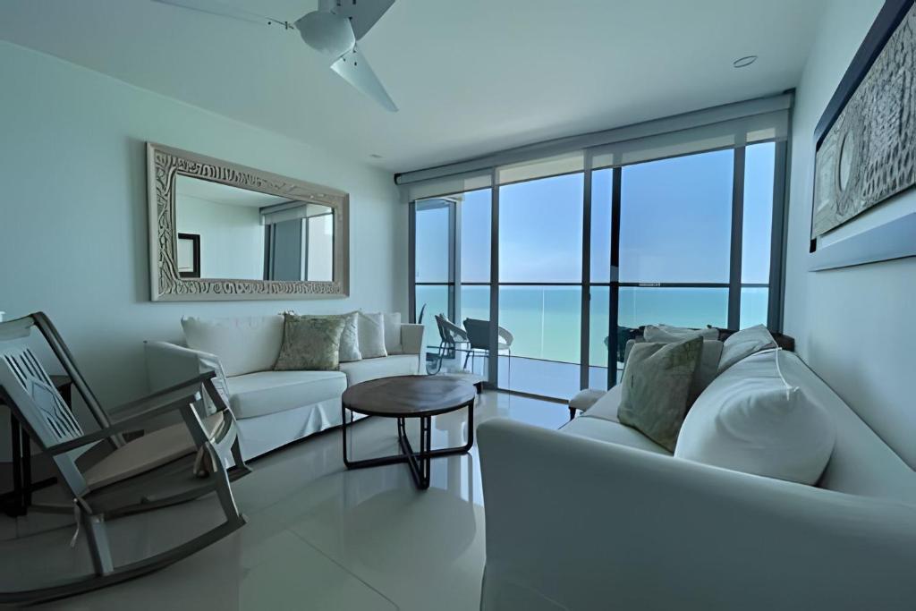 Luxurious 2-bd Apt on the 20th Floor - Morros City - 3