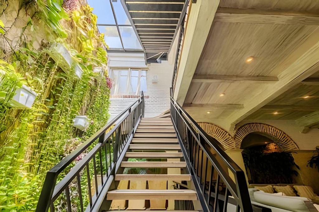 5 Bedroom House in the Walled City with Pool - 2