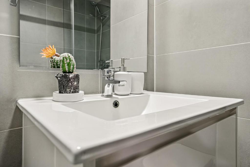 U214 - A pasos del Movistar Arena - 1dorm en Santiago - Wifi- Check in autonomo - Seguridad - 1