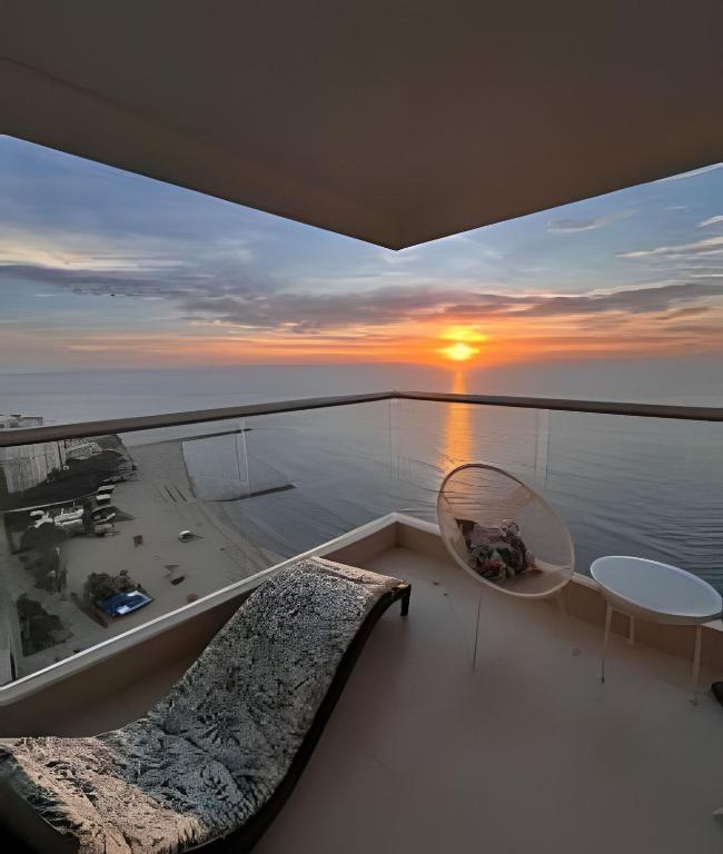 29th Floor Spectacular Apt in Palmetto Beach - 2