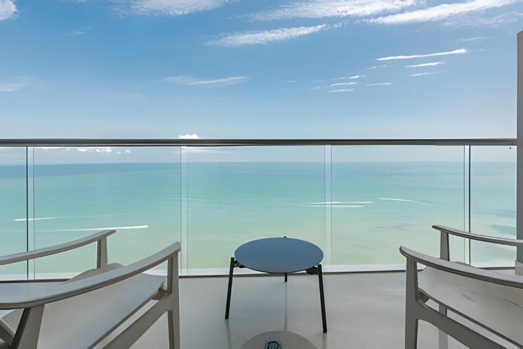 Luxurious 2-bedroom apartment on the 30th floor - 1