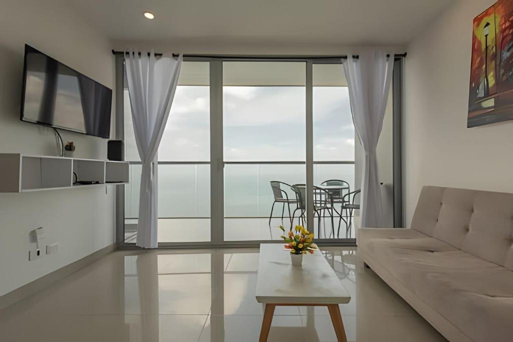 Luxurious 2 Bedroom apt, 32nd Floor - Morros City - 2