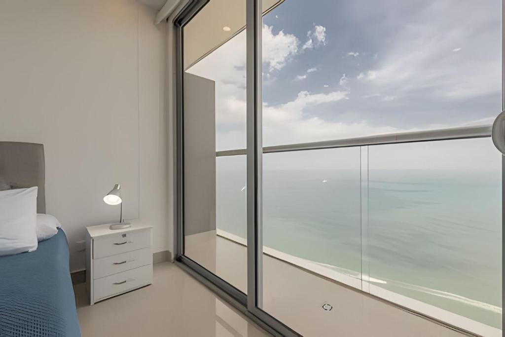 Luxurious 2 Bedroom apt, 32nd Floor - Morros City - 5