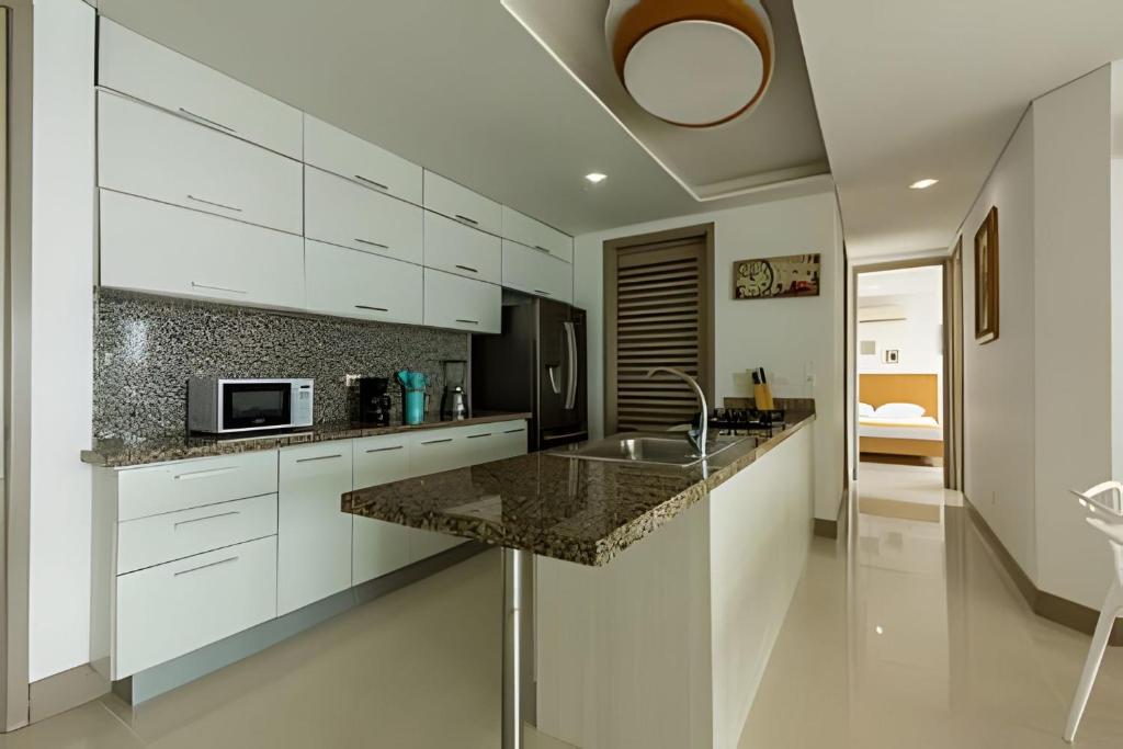 Luxurious 3 Bedroom apt - 3303 Palmetto Beach - 2