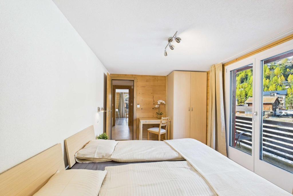 Family-friendly apartment with mountain views - 4