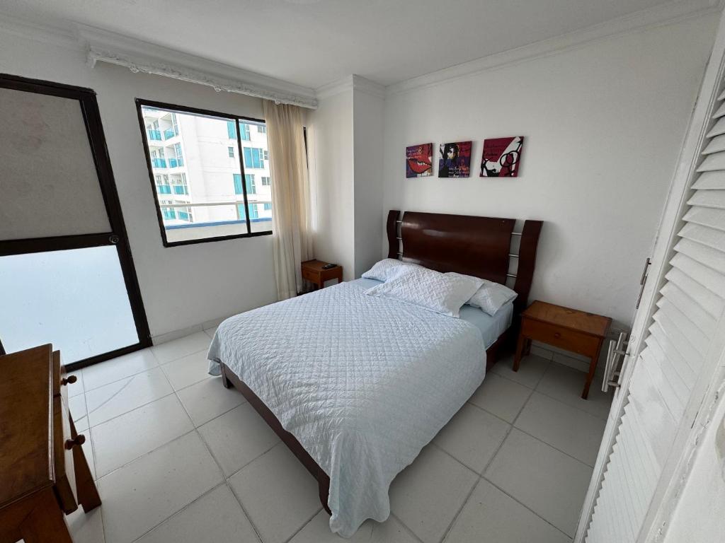 Apartamento en Bocagrande con vista lateral al mar ICDI - 2