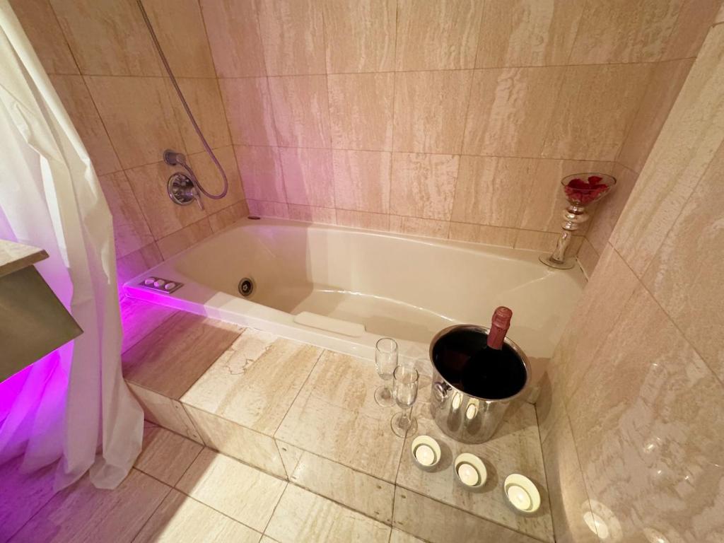 Large apartment with Jacuzzi and view in luxury district - 5