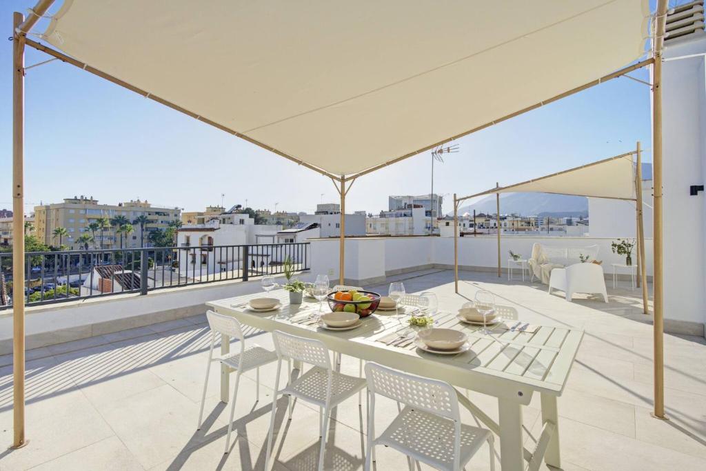 Incredible Terrace, Sea Views, Great Location - 4