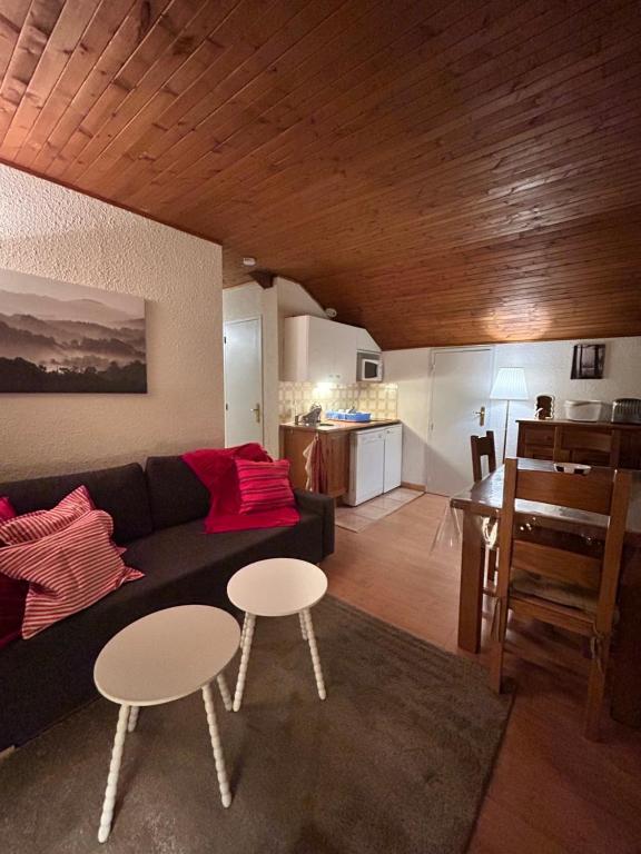 RISOUL - Les Airelles - 6 à 8 couchages - Rue principale/ commerçante - 4
