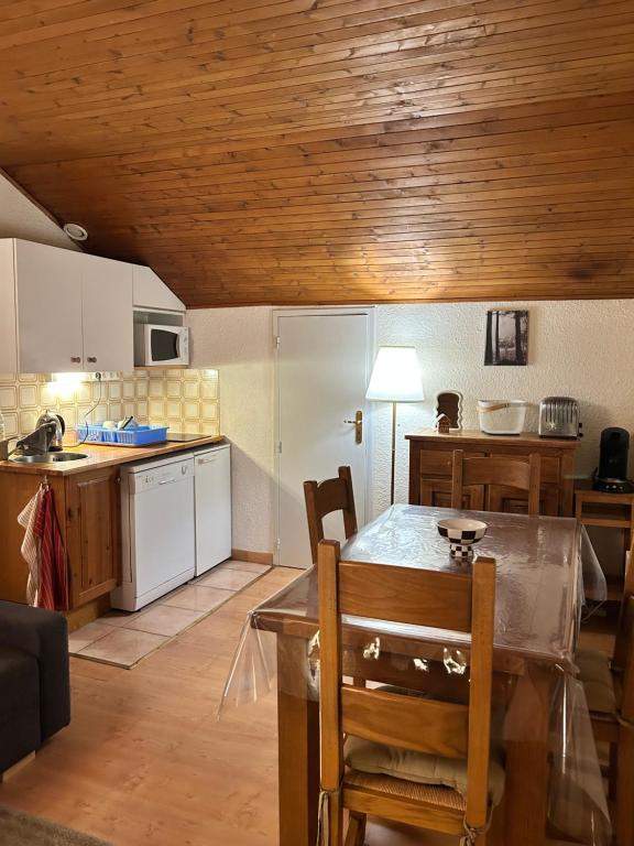RISOUL - Les Airelles - 6 à 8 couchages - Rue principale/ commerçante - 5
