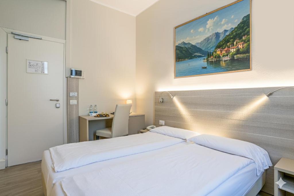 Hotel Bazzoni — Hotel rooms in Tremezzo, Lombardy