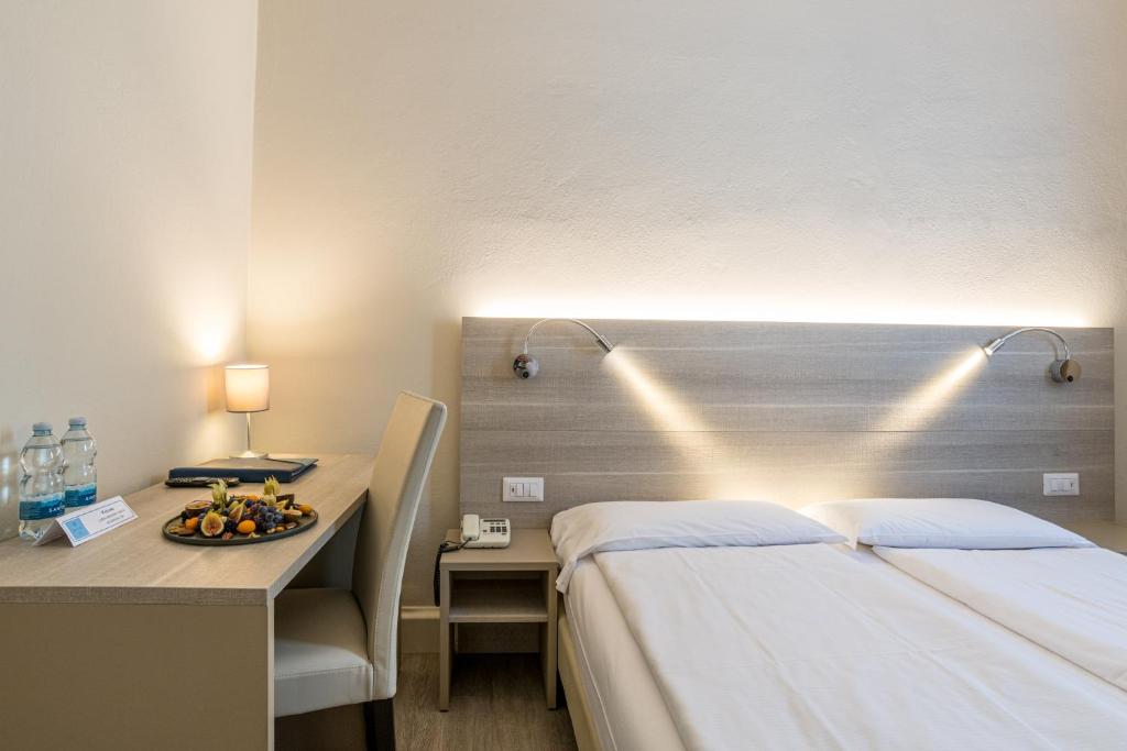 Hotel Bazzoni — Hotel rooms in Tremezzo, Lombardy