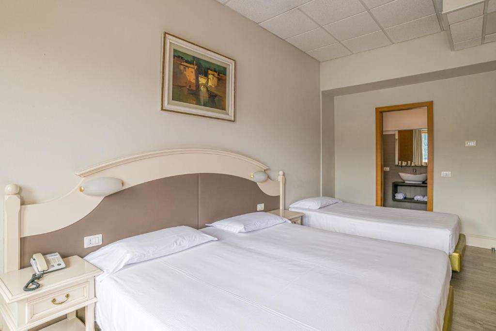 Hotel Bazzoni — Hotel rooms in Tremezzo, Lombardy