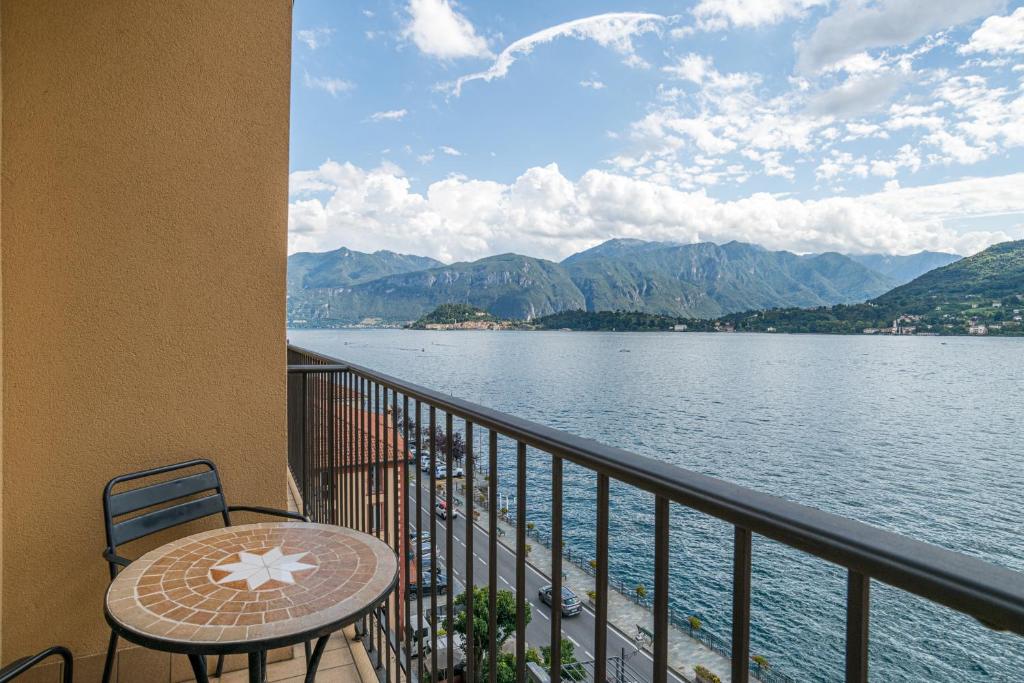 Hotel Bazzoni — Hotel rooms in Tremezzo, Lombardy