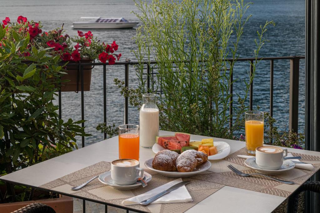 Hotel Bazzoni — Hotel rooms in Tremezzo, Lombardy
