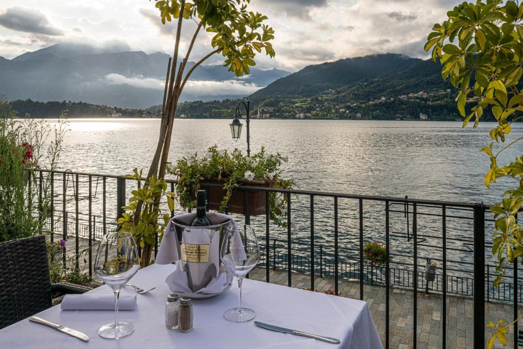 Hotel Bazzoni — Restaurant & bars in Tremezzo, Lombardy