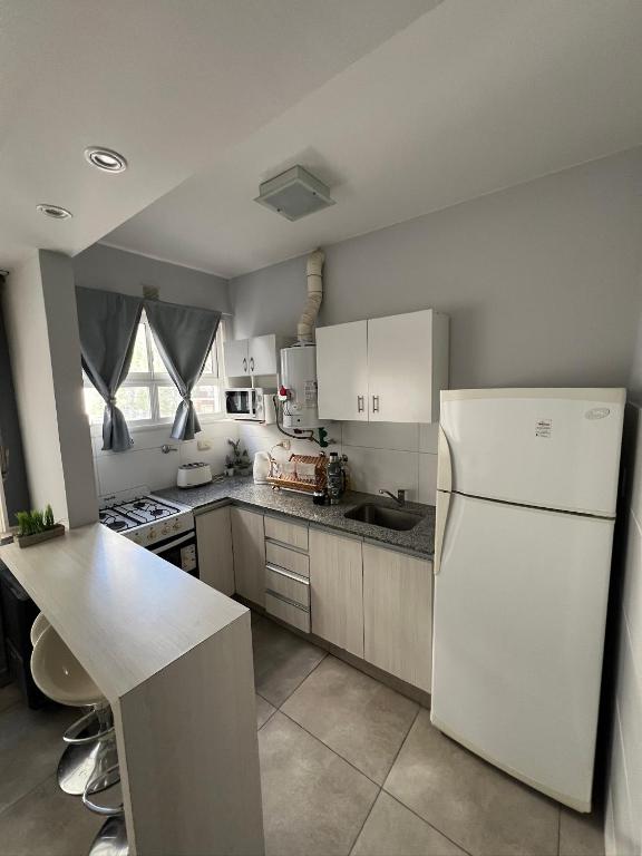 Hermoso departamento a la calle a 300 mts del mar - 1