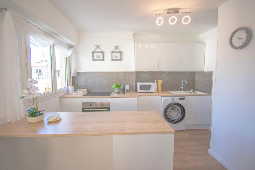 Bright 1Bedroom Apartment, Steps to Juan les Pins Beach - 5