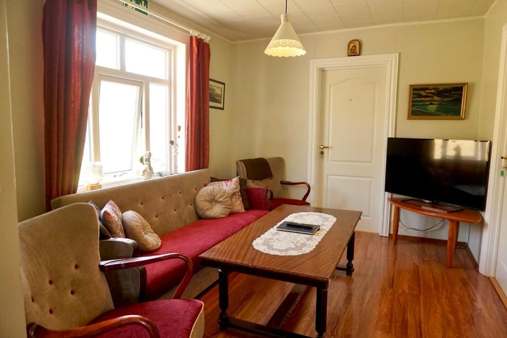 Standard Single Room with Shared Bathroom